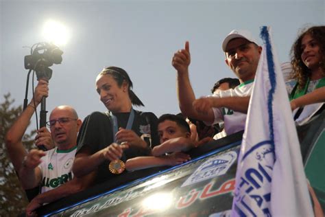 Embattled Algerian Olympic boxer returns home to a hero's .